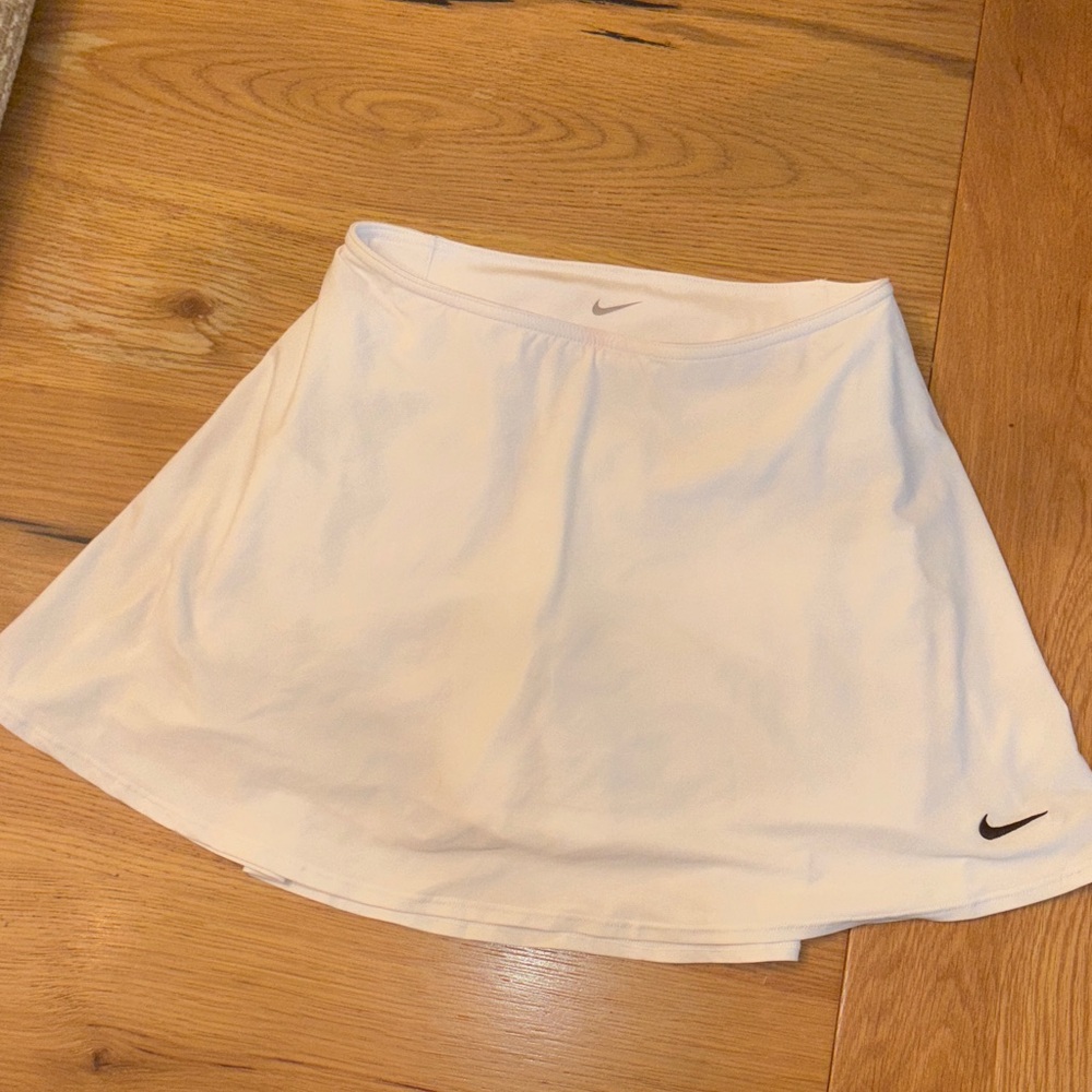 Nike Women's White Tennis Skort